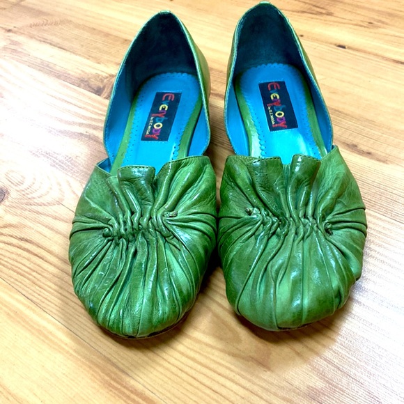 Everybody by Moda - Picture 1 of 5